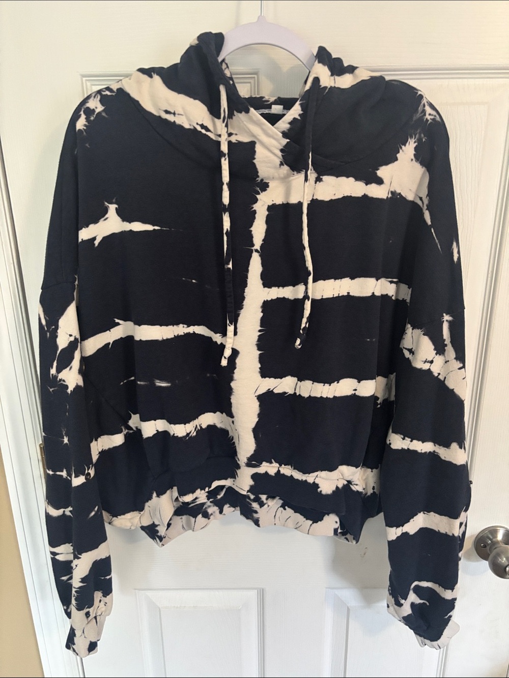 Young Fabulous & Broke Cropped Tie-Dye Hoodie in Navy and White - Picture 4 of 13